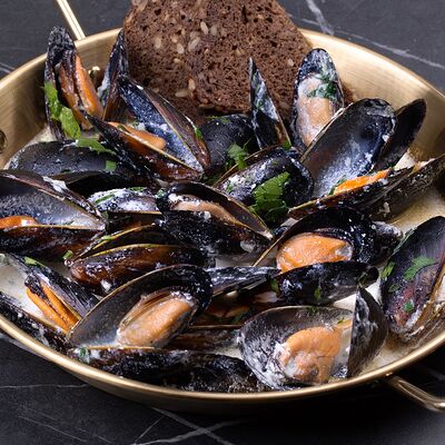 Мидии в сливочном соусе в Лакс+ по цене 980 ₽