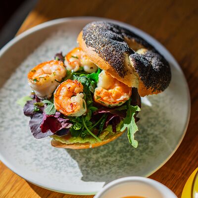 Бейгл с креветками в Ранняя пташка по цене 720 ₽