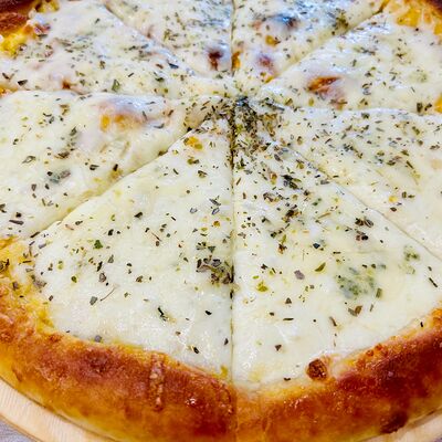 Пицца Четыре сырав Wakanda по цене 890 ₽