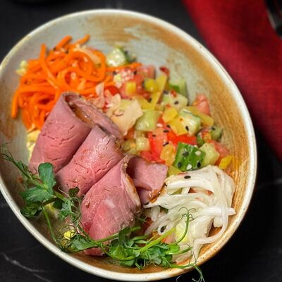 Пекинский с говяжьимростбифом в Kirova street по цене 340 ₽