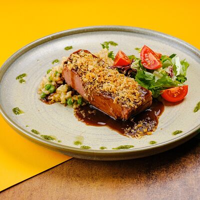 Томленая говяжья грудинка в Лебовски Пицца и Боулинг по цене 800 ₽