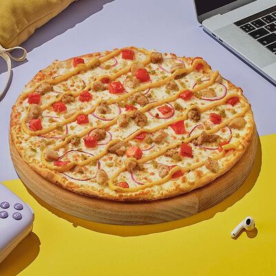 Пицца Чикен Чиз на тонком тесте 30 см в Dostaевский по цене 688 ₽