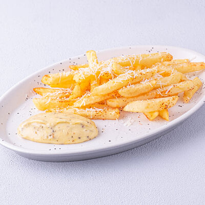 Картофель фри с трюфельным соусом и пармезаном в Мечтатели по цене 320 ₽