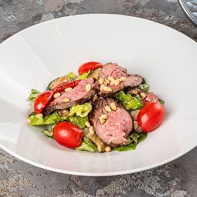 Салат тёплый с ростбифом в Дворец свадеб по цене 715 ₽