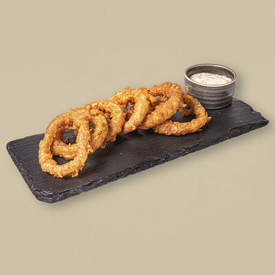 Луковые кольца с чесночным соусом в Любим сытно по цене 449 ₽