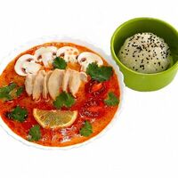 Суп Том ям с курицей в Pizza Express
