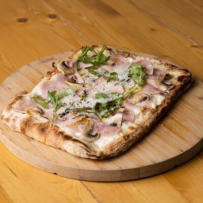 Ветчина и грибы с рукколой в Семейный ресторан ШАРИК по цене 875 ₽