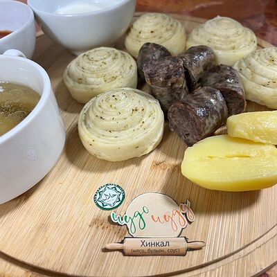 Слоеный хинкал с сушеной колбасой в Чудочуду по цене 920 ₽