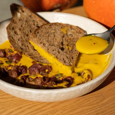 Тыквенный суп с говяжьим беконом в Просвет по цене 680 ₽