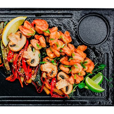 Креветки в кисло-сладком соусе с овощами хибачи в Багс Банни от кафеМафия по цене 860