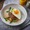 Котлета свино-говяжья с молодым картофелем и перечным соусомв Остерия по цене 640