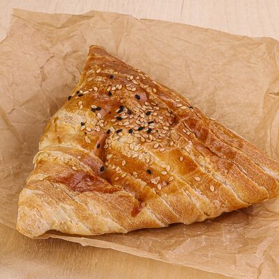 Самса слоёная с говядиной в Шаурма по цене 110 ₽