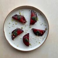 Равиоли из свеклы с тофу, песто и фисташками в Лето