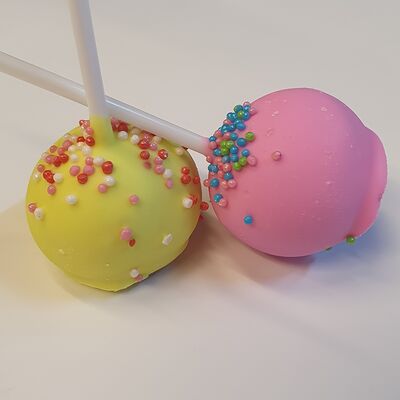 Кейк-попс 2 шт. в Рент кафе по цене 280 ₽