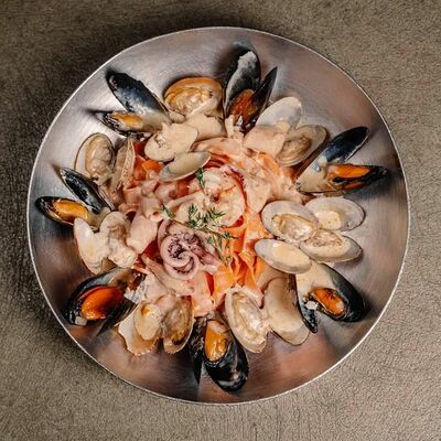 Большая паста с охотскими морепродуктами в Охотка по цене 540 ₽
