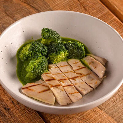 Куриная грудка с брокколи в Горыныч по цене 1040 ₽