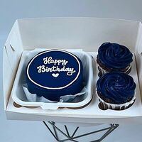 Набор №1 бенто-торт и 2 капкейка синих Happy birthday в Кондитерская Cakesmile
