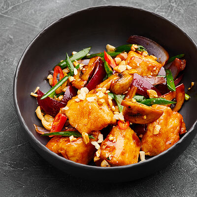 Цыпленок с арахисом и грибами в Гранат по цене 490