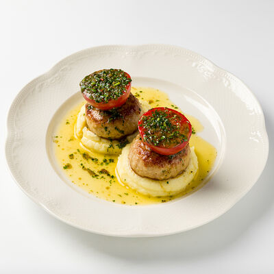 Котлеты из индейки с пюре и томатами в Шале Берёзка по цене 750 ₽