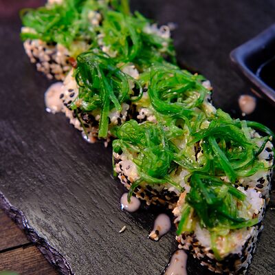 Чука ролл в Кокороко по цене 350 ₽