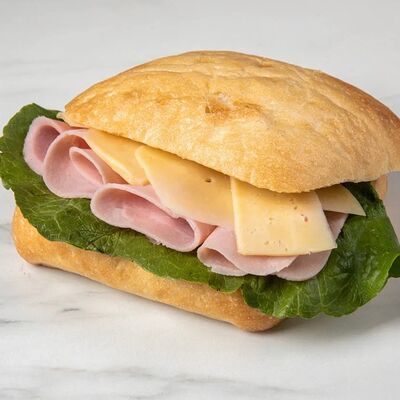 Сэндвич с сыром и ветчиной на чиабатте в Тирольские пироги по цене 240 ₽