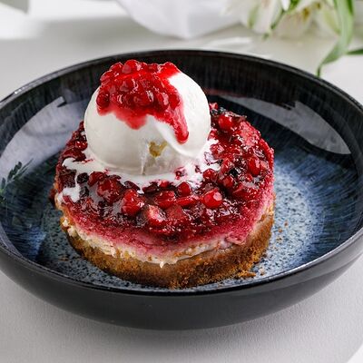 Северный пирог с брусникой и творогом в Кукумбер по цене 460