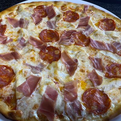 Пицца мясная в Bellagio по цене 1250 ₽