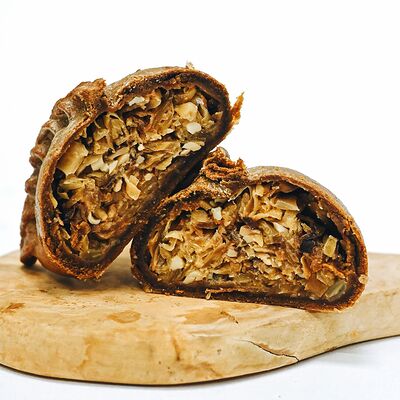 Пирожок ржаной с капустой в Хлеб и сласти по цене 50 ₽