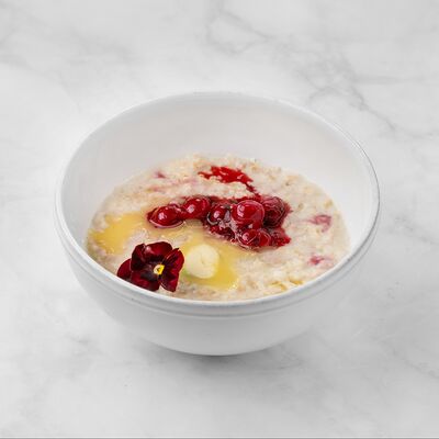 Каша овсяная (на воде) в Семейное бистро Монти по цене 390 ₽