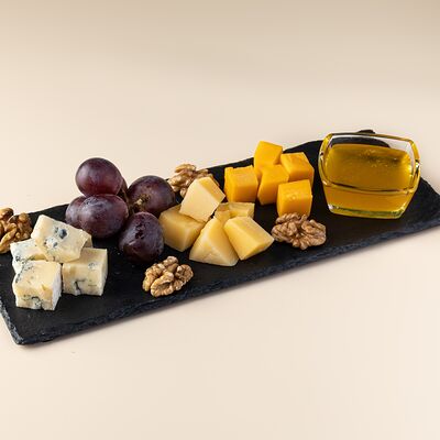 Плато сыров в Шарики по цене 750 ₽