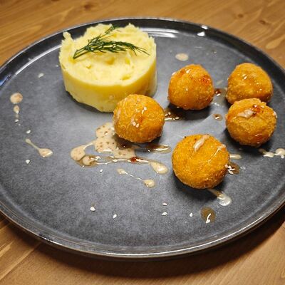 Митболы с сыром и картофельным пюре в ATLAS BY CUISINE по цене 530 ₽