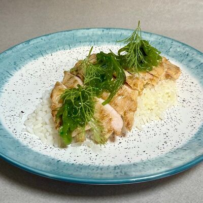 Куриная грудка гриль в приправе Масала с рисом в Оазис кафе по цене 420 ₽