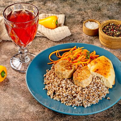 Комбо обед №4 в Шаурма и Гриль по цене 670 ₽