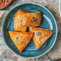 Самса с курицей в Двор Помидор