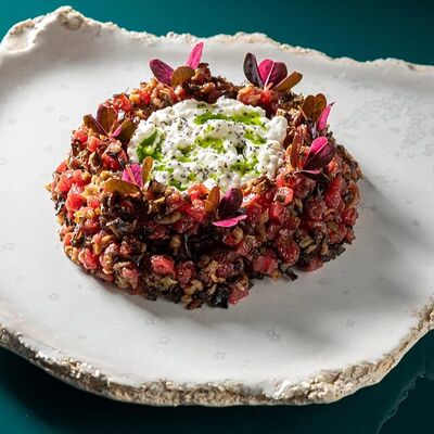 Телятина с древесными грибами и страчателлой в Nappa по цене 700 ₽