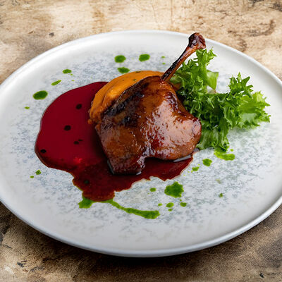 Утиная ножка конфи с пюре из батата и ягодным муссом в Чизерия Восточный по цене 1320 ₽