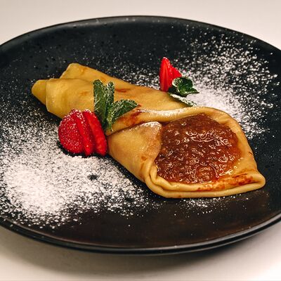 Блин с вареньем из фейхоа в Клевая блиновая по цене 255 ₽