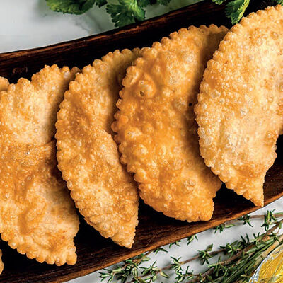 Чебурек со свининой, говядиной и грибами в Море Барабульки по цене 450 ₽