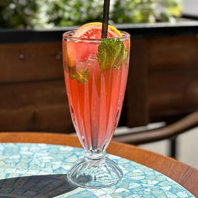 Лимонад Грейпфрут-роза-личи в Mon Baton по цене 390 ₽