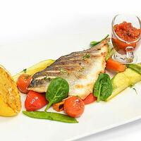 Филе сибаса с овощами и томатной сальсой в Абрикосовъ