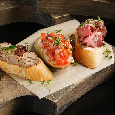 Ассорти брускетт в Port Avenue по цене 990 ₽