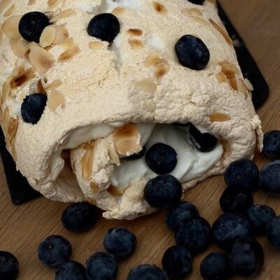 Меренговый рулет в Искра по цене 450 ₽