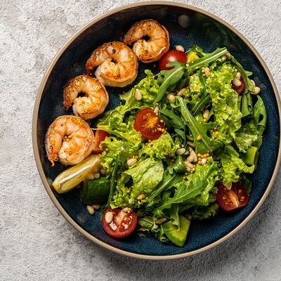Салат с рукколой и креветками в Сакура по цене 710 ₽