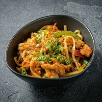 Лапша удон с курицей и овощами (острая) в Jimoto