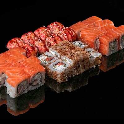 Сет с лососем в Ролл Маркет по цене 2199