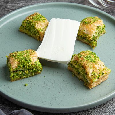 Пахлава фисташковая в Marmaris Steak House по цене 600 ₽