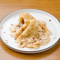 Блинчики с топленым кремом в Noisy Bar & Kitchen