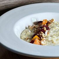 Кукурузная каша, клюква и курага в Траттория для друзей