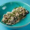 Спагетти с курицей и шампиньонами в сливочном соусе в Coffee Cake по цене 590