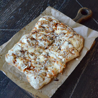 Римская пицца четыре сыра в Гости, бистро по цене 690 ₽